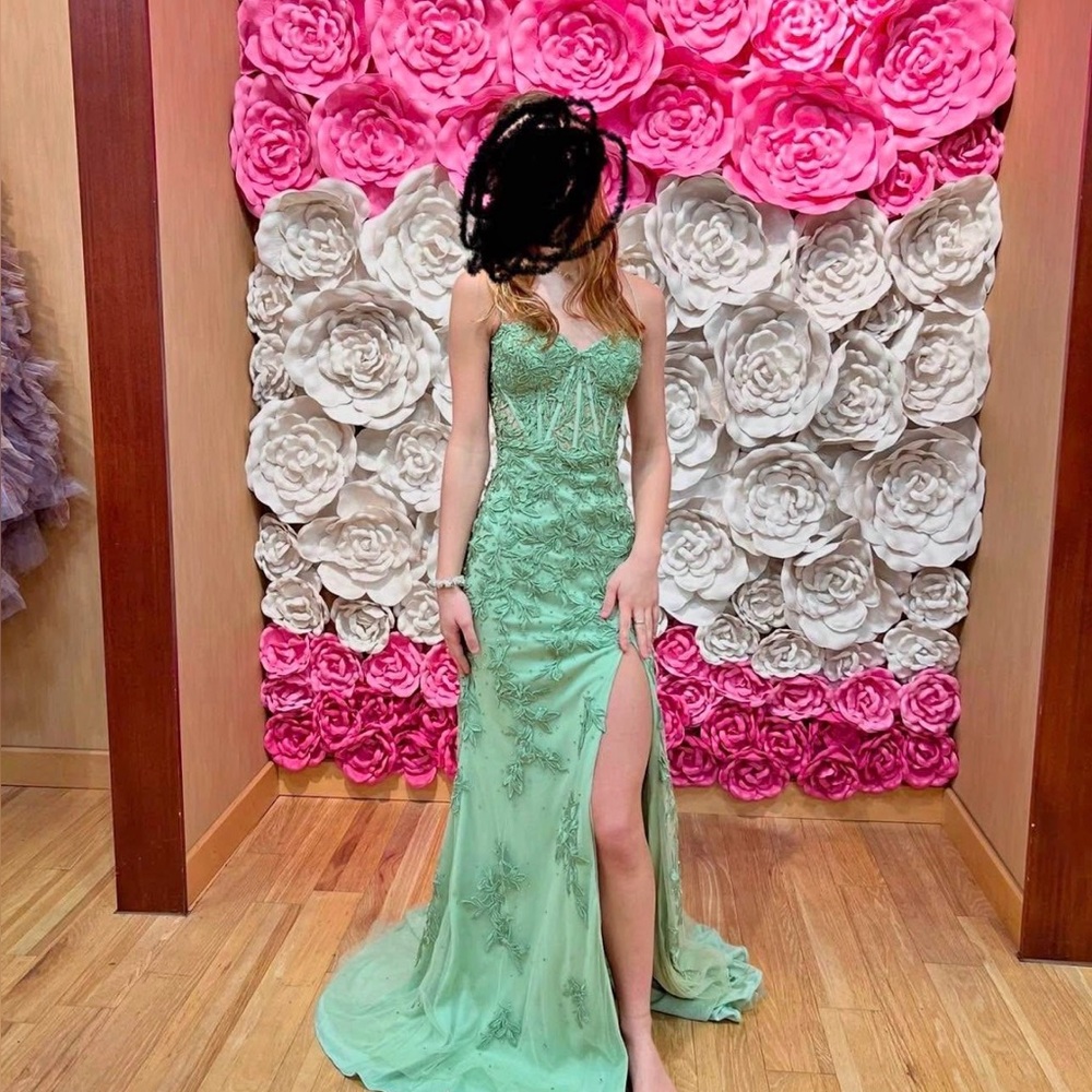 BRAND NEW Sage Green Prom Dress: Size 00